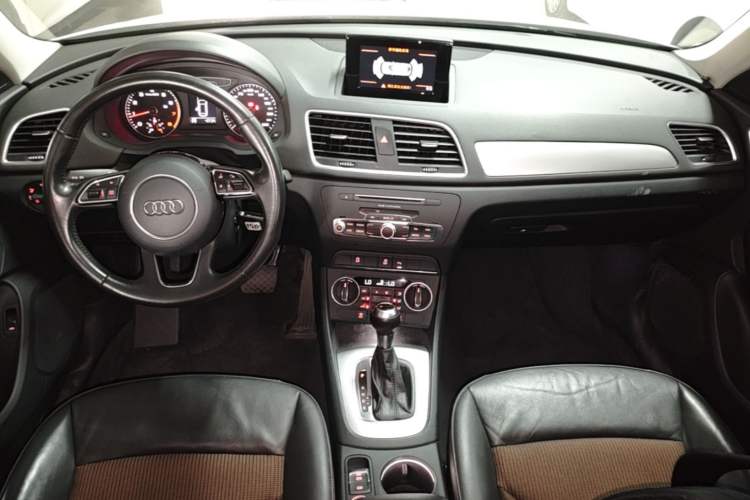 Used Audi Q3 2017 30 TFSI Fashion Model Center Console