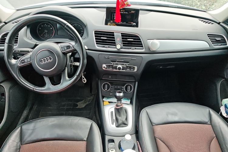Used Audi Q3 2017 35 TFSI Fashion Model Center Console