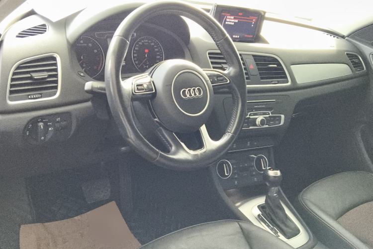 Used Audi Q3 2017 30 TFSI Fashion Model Center Console