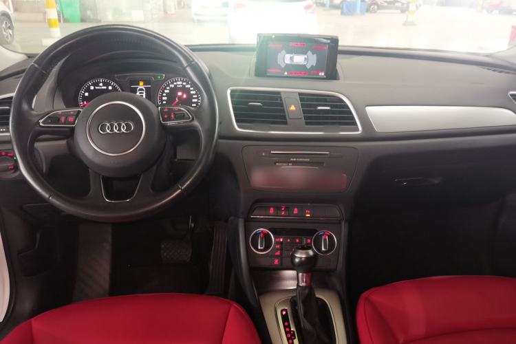 Used Audi Q3 2017 35 TFSI Fashion Model Center Console