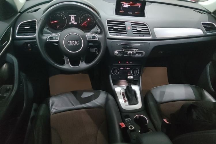 Used Audi Q3 2017 30 TFSI Fashion Model Center Console