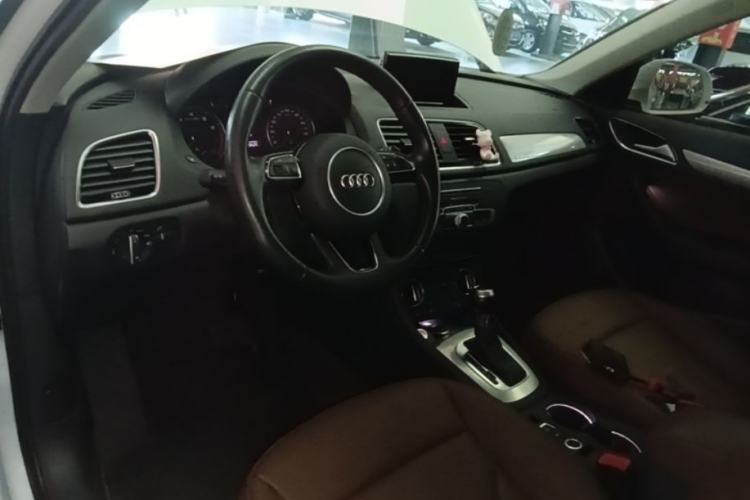 Used Audi Q3 2017 35 TFSI quattro all-wheel-drive sport model Center Console