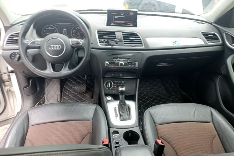 Used Audi Q3 2017 35 TFSI Fashion Model Center Console