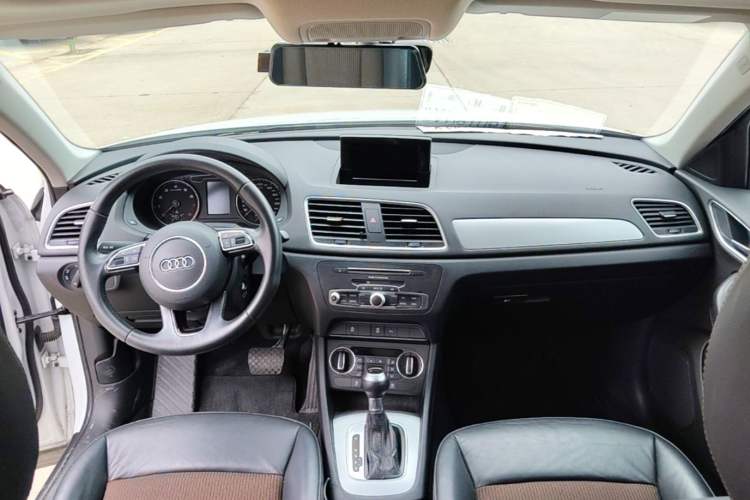 Used Audi Q3 2017 35 TFSI Fashion Model Center Console