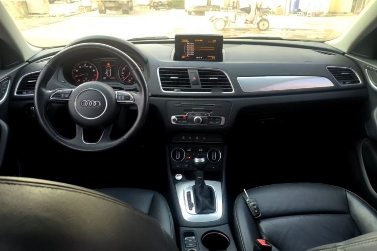 Used Audi Q3 2017 30 TFSI Fashion Model Center Console