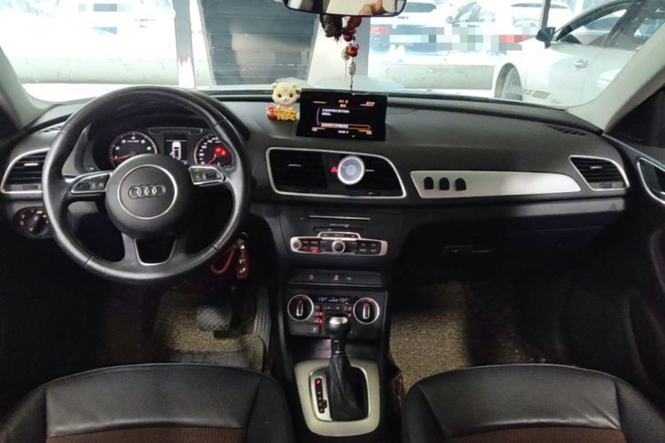 Used Audi Q3 2017 30 TFSI Fashion Model Center Console