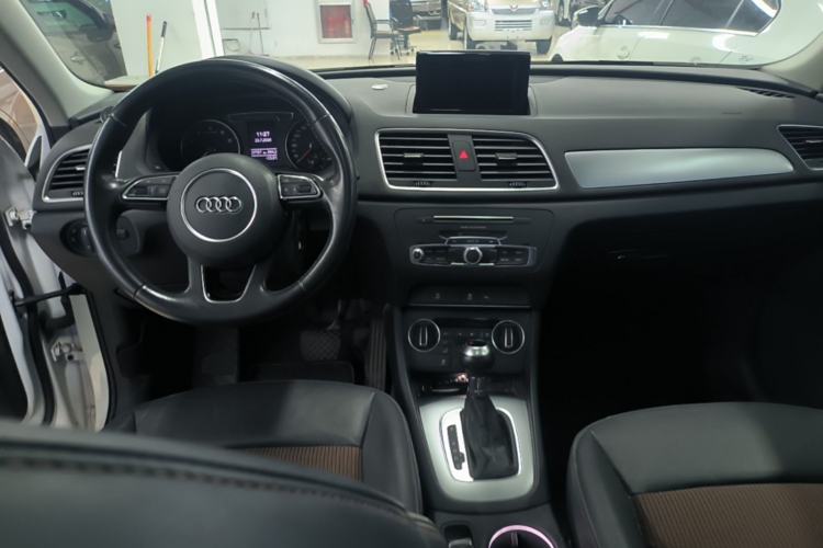 Used Audi Q3 2017 35 TFSI Fashion Model Center Console