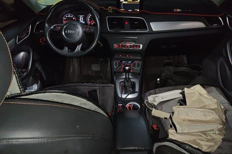 Used Audi Q3 2017 35 TFSI Fashion Model Center Console