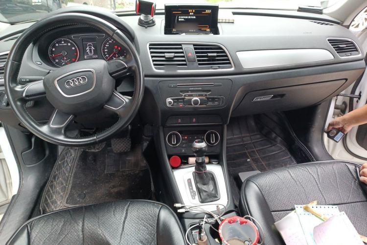 Used Audi Q3 2017 30 TFSI Standard Model Center Console