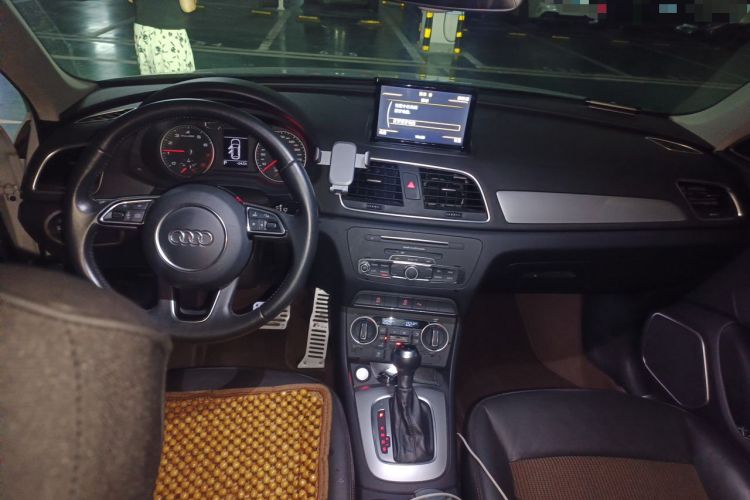 Used Audi Q3 2017 30 TFSI Fashion Model Center Console