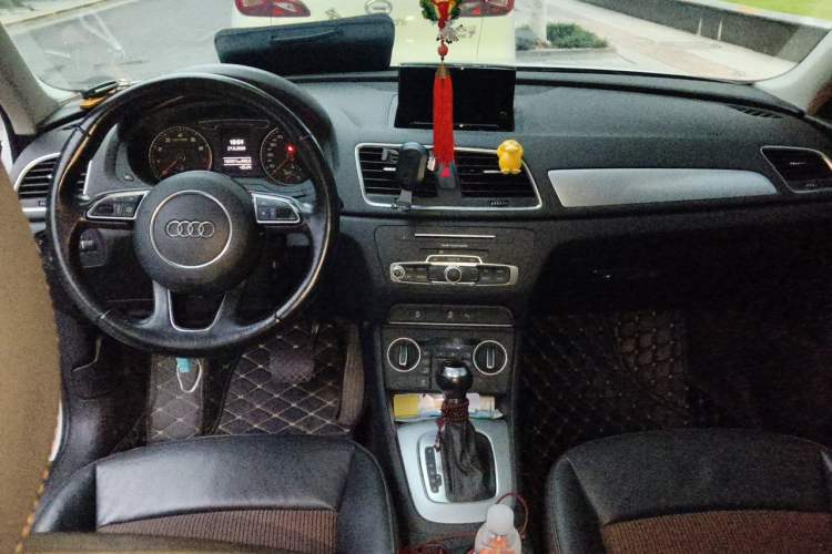 Used Audi Q3 2017 35 TFSI Fashion Model Center Console