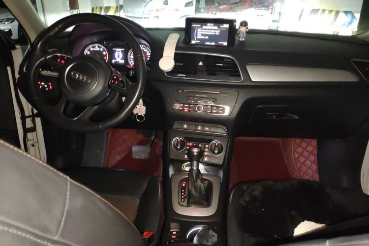 Used Audi Q3 2017 30 TFSI Fashion Model Center Console