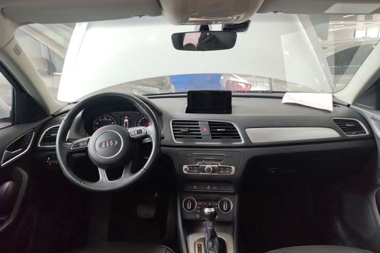 Used Audi Q3 2017 35 TFSI Fashion Model Center Console
