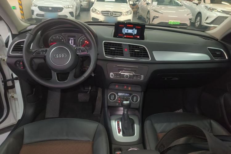 Used Audi Q3 2017 30 TFSI Fashion Model Center Console