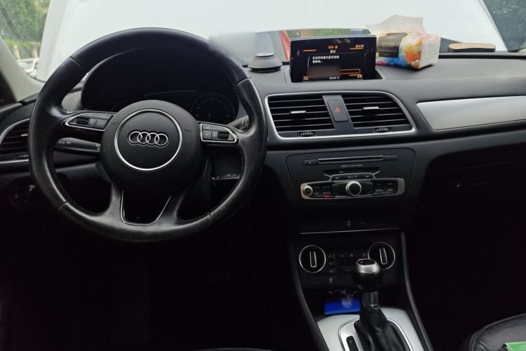Used Audi Q3 2017 35 TFSI Fashion Model Center Console