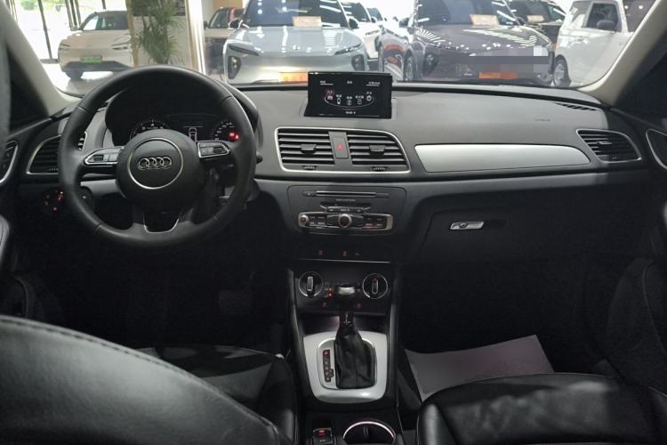 Used Audi Q3 2017 35 TFSI Fashion Model Center Console