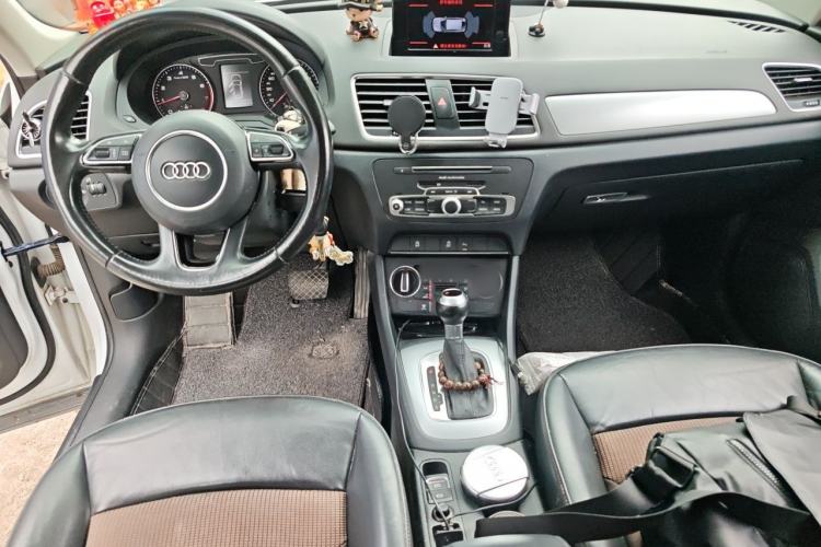 Used Audi Q3 2017 30 TFSI Fashion Model Center Console