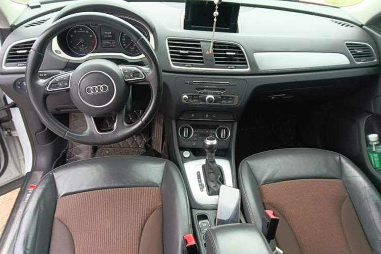 Used Audi Q3 2017 35 TFSI Fashion Model Center Console