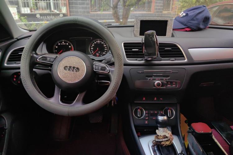 Used Audi Q3 2017 35 TFSI Fashion Model Center Console