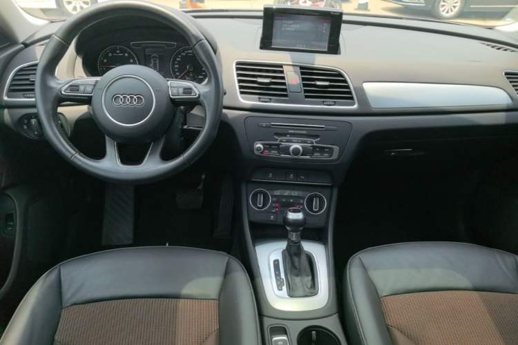 Used Audi Q3 2017 30 TFSI Fashion Model Center Console
