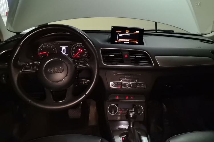 Used Audi Q3 2017 30 TFSI Fashion Model Center Console