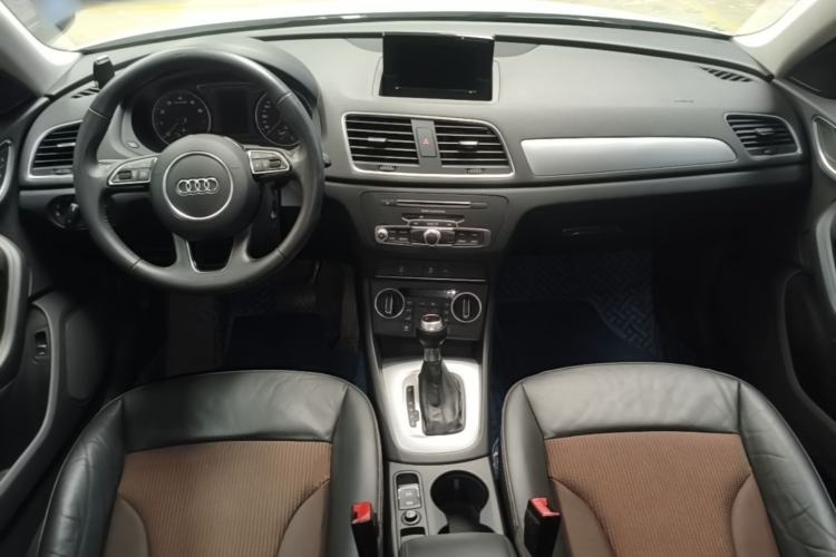 Used Audi Q3 2017 35 TFSI Fashion Model Center Console