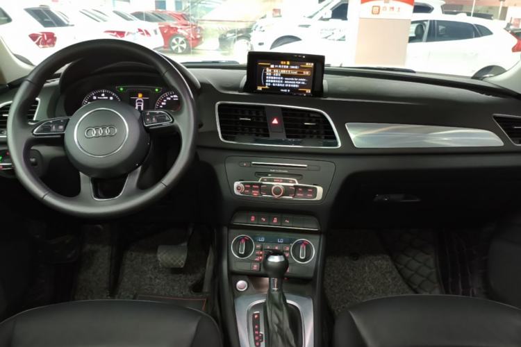 Used Audi Q3 2017 30 TFSI Fashion Model Center Console