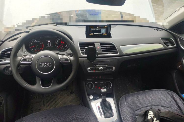 Used Audi Q3 2017 35 TFSI Style Edition Center Console
