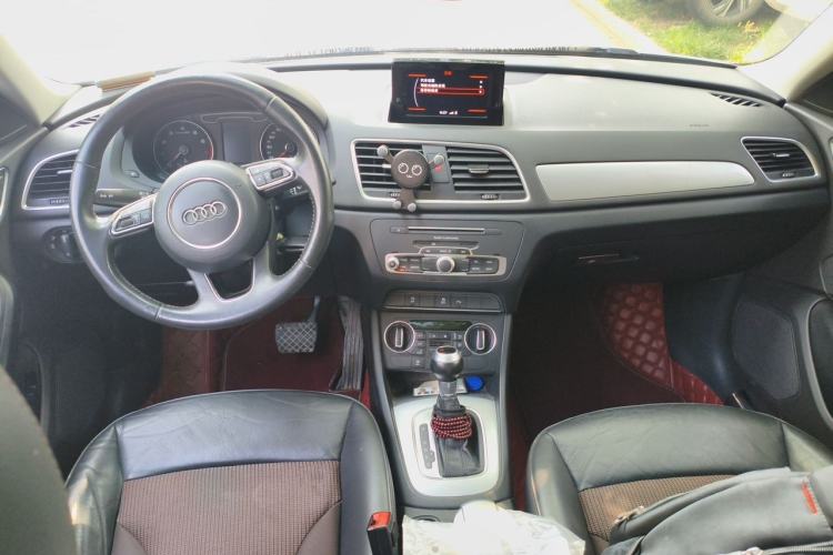 Used Audi Q3 2017 30 TFSI Fashion Model Center Console