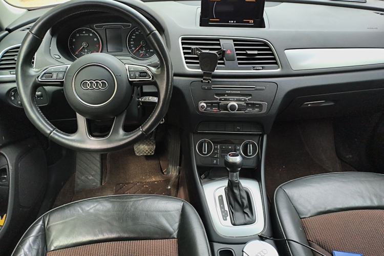 Used Audi Q3 2017 30 TFSI Fashion Model Center Console