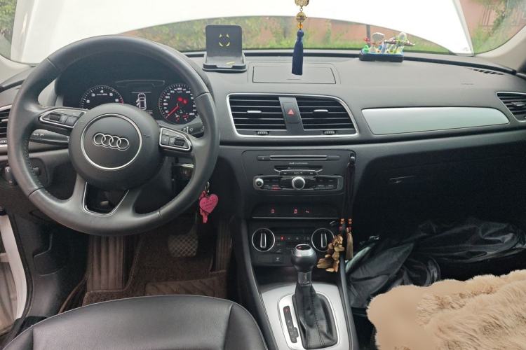 Used Audi Q3 2017 35 TFSI Fashion Model Center Console