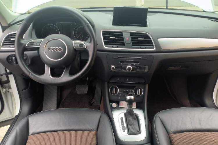 Used Audi Q3 2017 35 TFSI Fashion Model Center Console