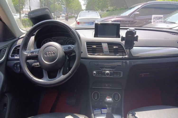 Used Audi Q3 2017 30 TFSI Sport Edition Center Console