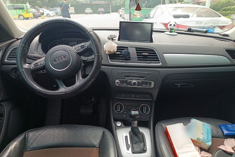 Used Audi Q3 2017 30 TFSI Fashion Model Center Console