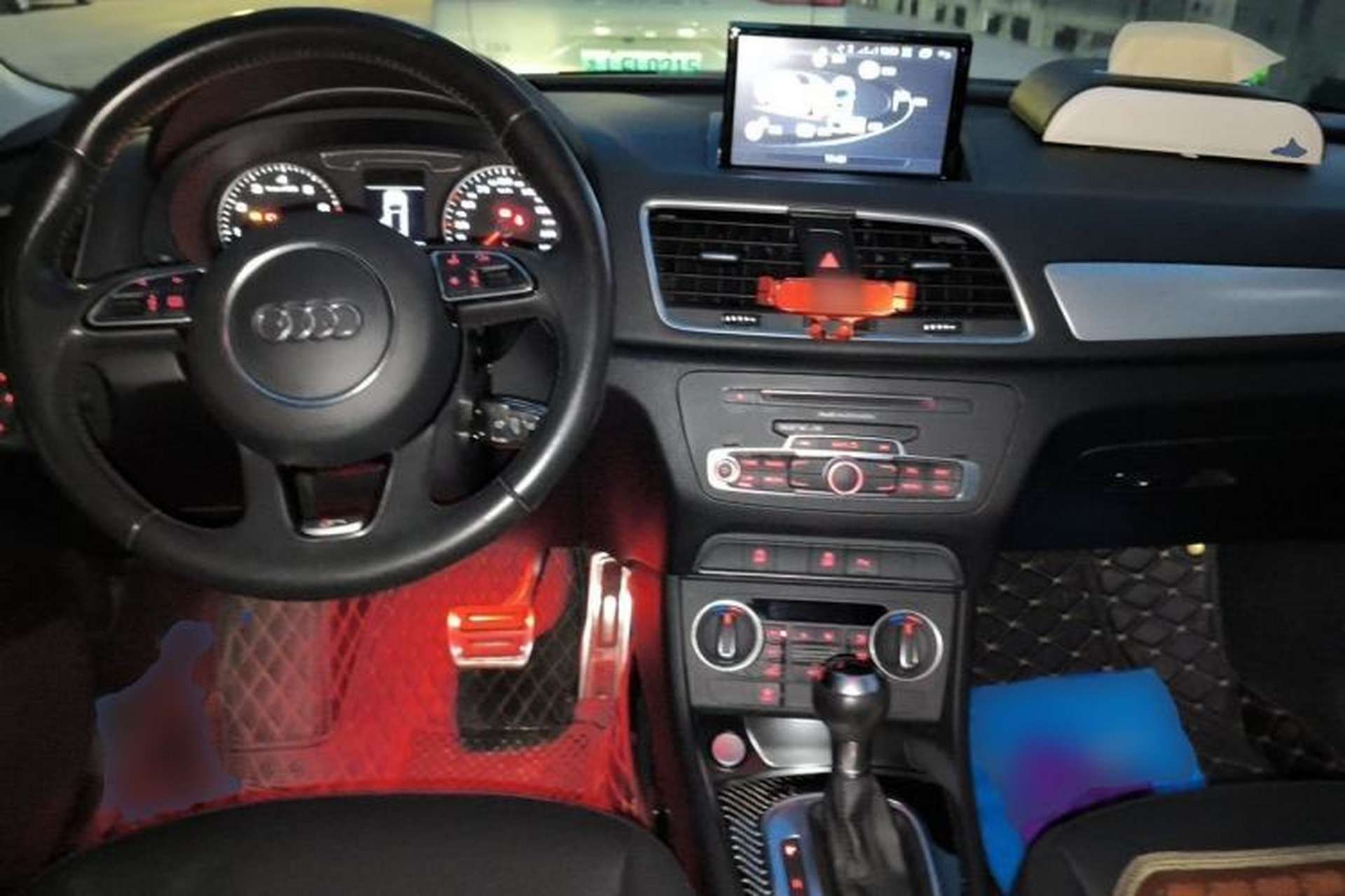 Used Audi Q3 2017 30 TFSI Fashion Model Center Console