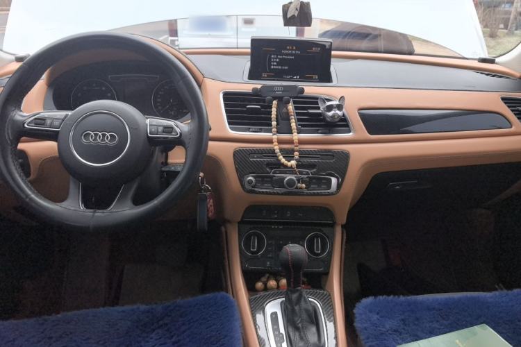 Used Audi Q3 2017 35 TFSI Fashion Model Center Console