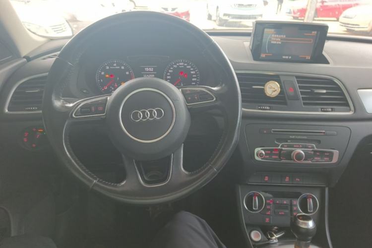 Used Audi Q3 2017 30 TFSI Fashion Model Center Console