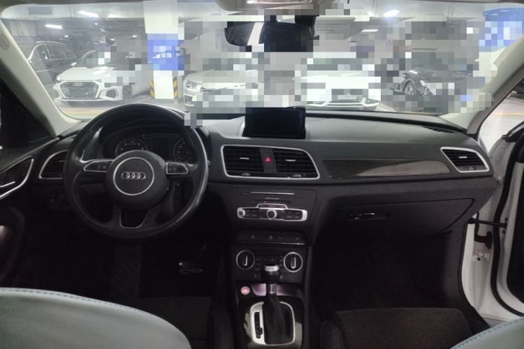 Used Audi Q3 2017 35 TFSI Sport Edition Center Console