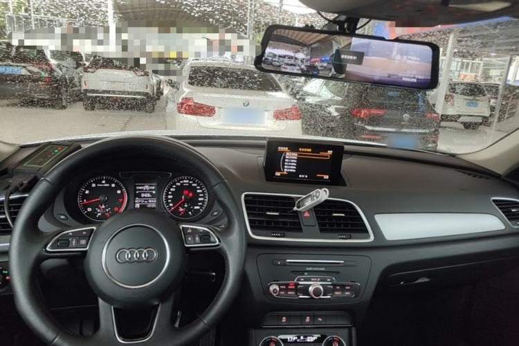Used Audi Q3 2017 35 TFSI Fashion Model Center Console