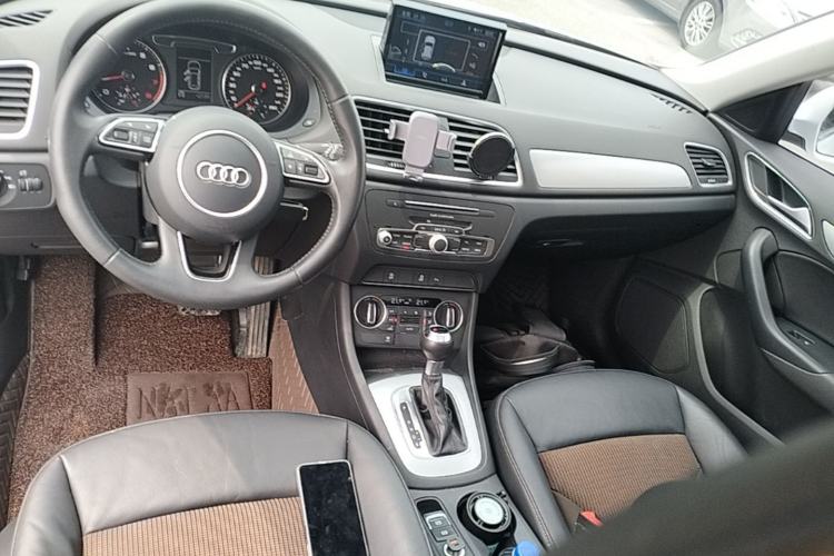Used Audi Q3 2017 30 TFSI Fashion Model Center Console