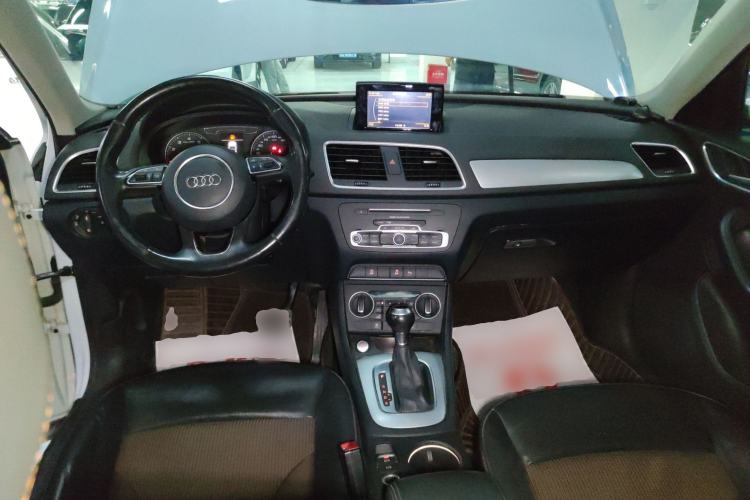 Used Audi Q3 2017 35 TFSI Fashion Model Center Console