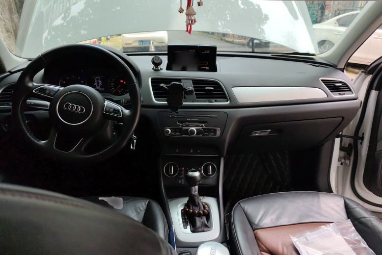 Used Audi Q3 2017 35 TFSI Fashion Model Center Console