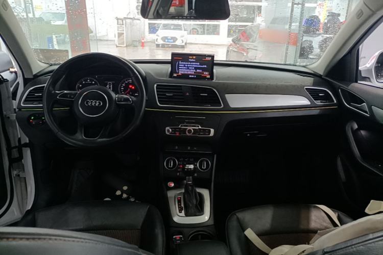 Used Audi Q3 2017 30 TFSI Fashion Model Center Console