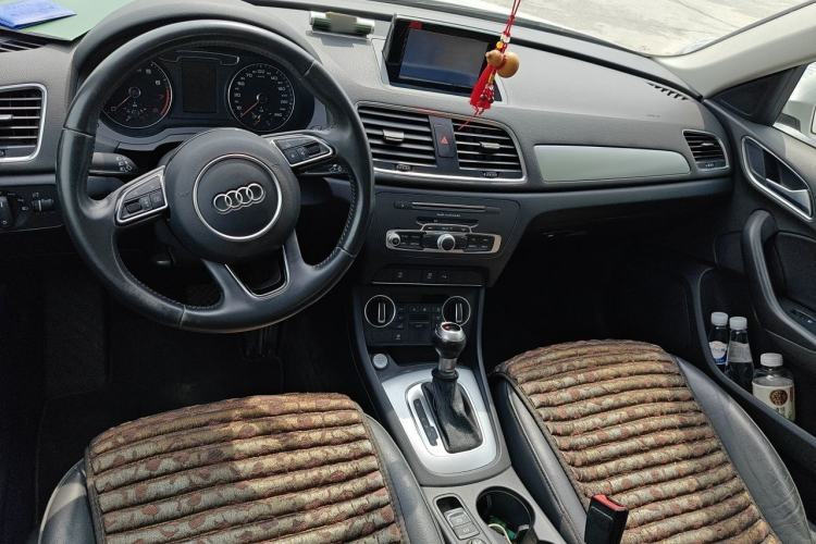 Used Audi Q3 2017 30 TFSI Fashion Model Center Console