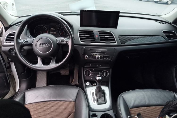 Used Audi Q3 2017 30 TFSI Fashion Model Center Console