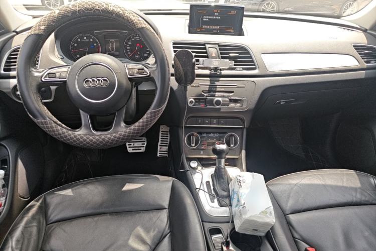 Used Audi Q3 2017 30 TFSI Fashion Model Center Console