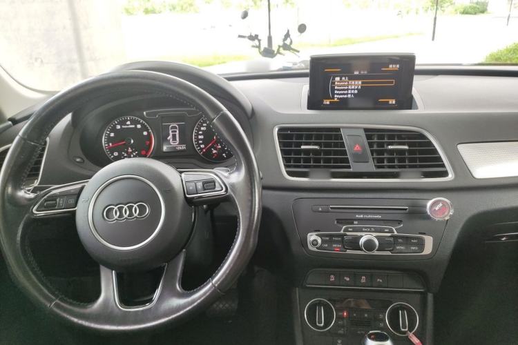 Used Audi Q3 2017 30 TFSI Fashion Model Center Console