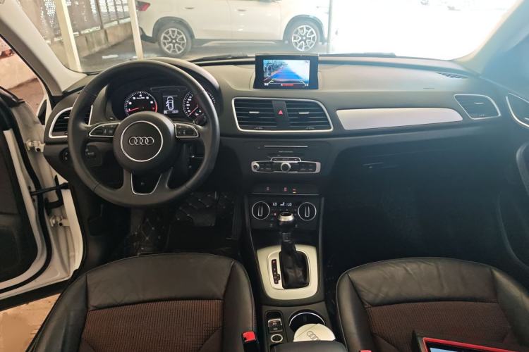 Used Audi Q3 2017 30 TFSI Fashion Model Center Console