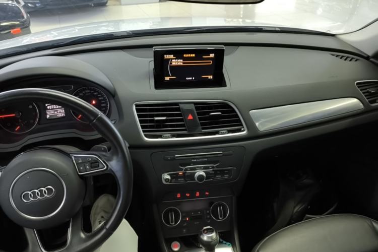 Used Audi Q3 2017 30 TFSI Fashion Model Center Console