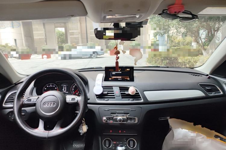 Used Audi Q3 2017 30 TFSI Fashion Model Center Console